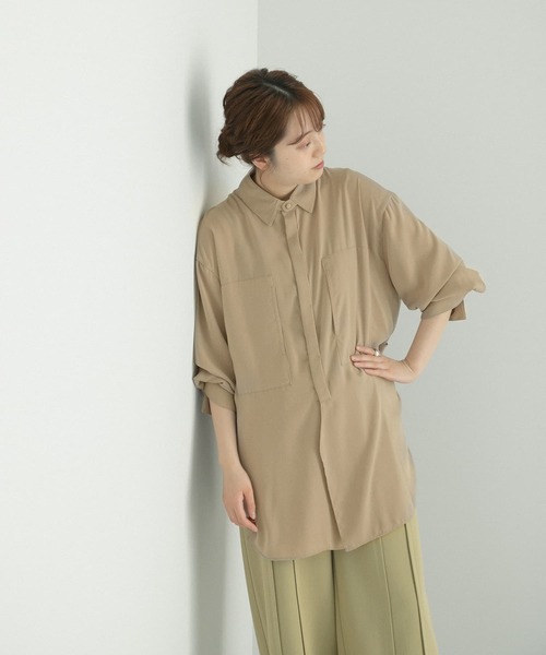 LAATO（ラート）の「BAND COLLAR SLIT BLOUSE（シャツ/ブラウス・レディース・ベージュ/ブラウン・FREE）」の4枚目の写真