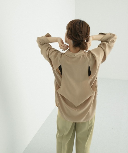 LAATO（ラート）の「BAND COLLAR SLIT BLOUSE（シャツ/ブラウス・レディース・ベージュ/ブラウン・FREE）」の7枚目の写真