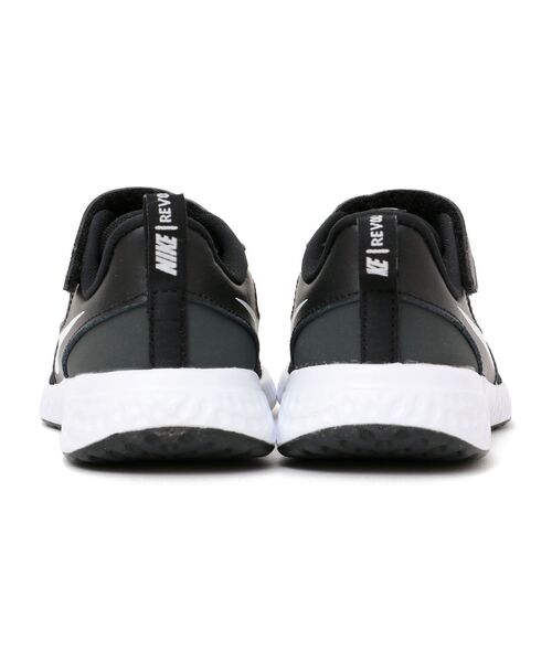 NIKE(ナイキ)の「NIKE:REVOLUTION5(スニーカー・キッズ・ブラック・18/19/20/21/22/17)」の4枚目の写真