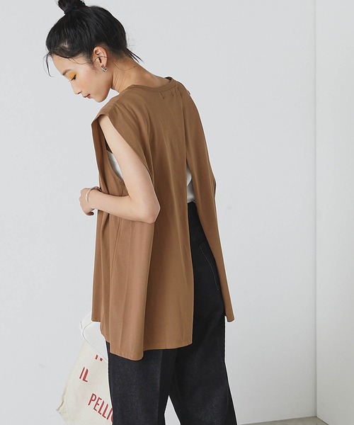 forksy.（フォルクシー）の「【forksy.】肩タックバックシャンノースリーブTシャツ（Tシャツ/カットソー・レディース・ブラック/ブラウン/オフホワイト/オレンジ/グリーン系その他/グレイッシュベージュ・FREE）」の4枚目の写真