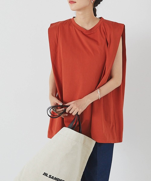 forksy.（フォルクシー）の「【forksy.】肩タックバックシャンノースリーブTシャツ（Tシャツ/カットソー・レディース・ブラック/ブラウン/オフホワイト/オレンジ/グリーン系その他/グレイッシュベージュ・FREE）」の6枚目の写真
