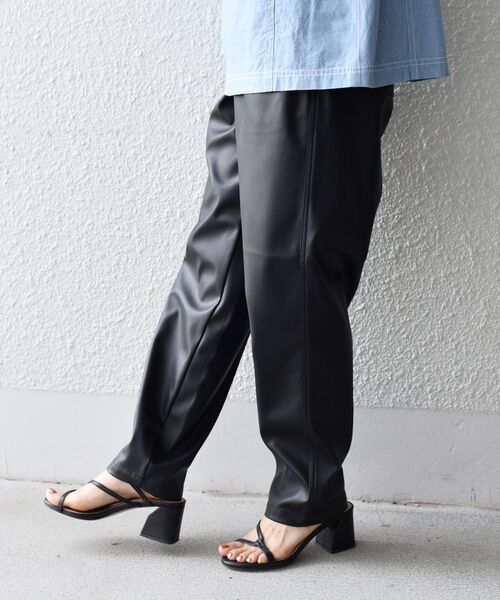 MACOBER（マコバ）の「【WEB限定/SHIPS別注】MACOBER: フェイクレザー シェフ パンツ（その他パンツ・メンズ・ブラック・SMALL/MEDIUM/LARGE）」の6枚目の写真