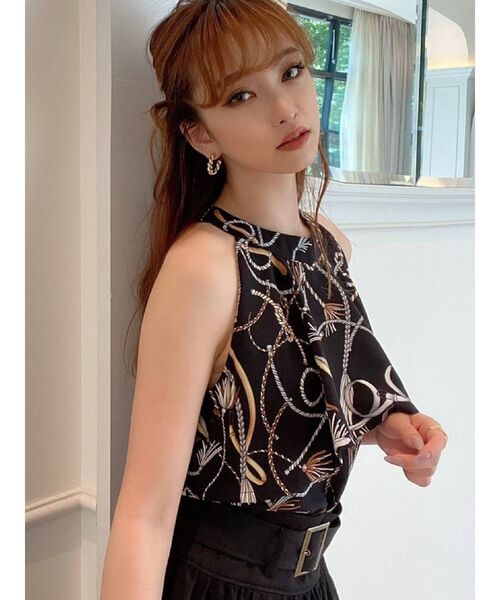 RESEXXY（リゼクシー）の「スカーフ柄ブラウス（シャツ/ブラウス・レディース・ホワイト/ブラック・FREE）」の2枚目の写真