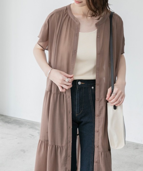 BONLECILL(ボンルシール)の「ふんわりガーゼ バンドカラー ティアード ロングシャツワンピース(ワンピース・レディース・ブラウン/ブラック/アイボリー・FREE)」の2枚目の写真