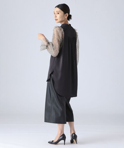 EFFE BEAMS(エッフェビームス)の「ROOM NO.8 / フェイクレザー キュロット(その他パンツ・レディース・ブラック/オリーブ・2/1)」の6枚目の写真