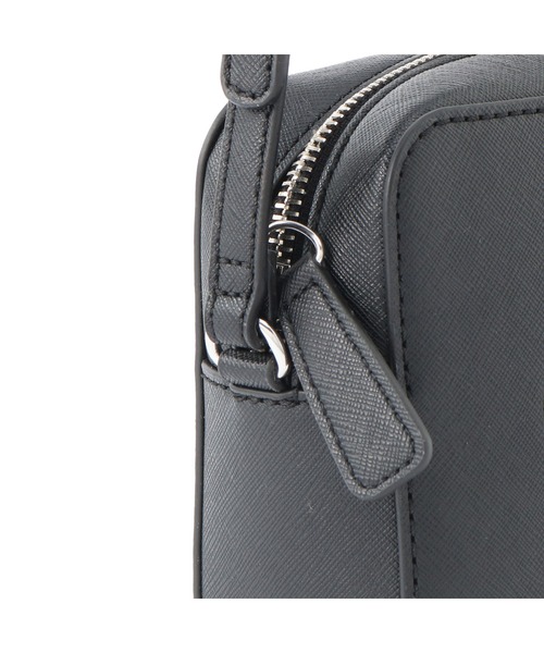 Guess（ゲス）の「RODNEY Crossbody Camera bag（ショルダーバッグ）」 WEAR