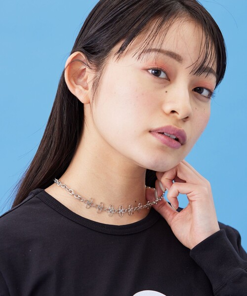 ANEVER(アンエバー)の「【平手友梨奈さん着用】ANEVER LOGO CHARM ネックレス(ネックレス・レディース・シルバー系/ゴールド系・F)」の4枚目の写真