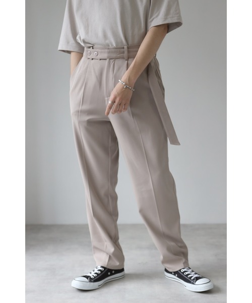 CREARE -LINO-(クレアーレリノ)の「ベルト付き1タック セミワイドスラックスパンツ(スラックス・メンズ・ブラック/グレー/グレイッシュベージュ・M/L)」の1枚目の写真