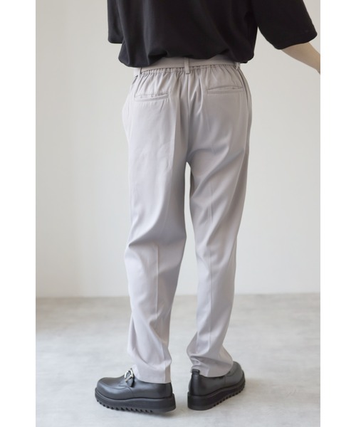 CREARE -LINO-(クレアーレリノ)の「ベルト付き1タック セミワイドスラックスパンツ(スラックス・メンズ・ブラック/グレー/グレイッシュベージュ・M/L)」の4枚目の写真