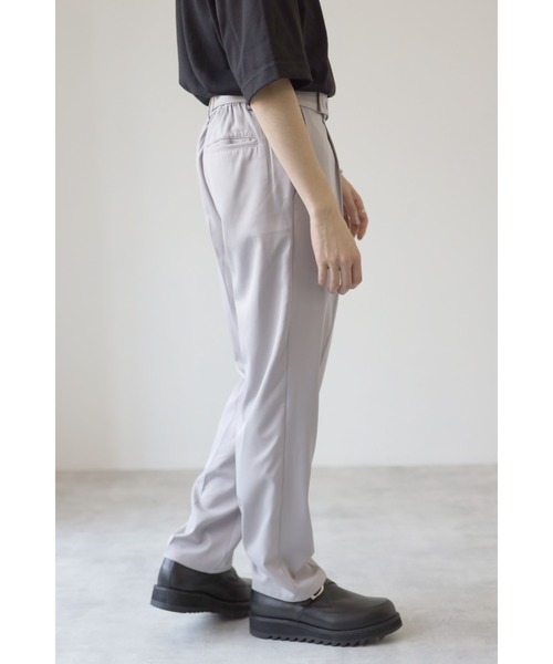 CREARE -LINO-(クレアーレリノ)の「ベルト付き1タック セミワイドスラックスパンツ(スラックス・メンズ・ブラック/グレー/グレイッシュベージュ・M/L)」の5枚目の写真