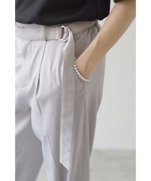 CREARE -LINO-(クレアーレリノ)の「ベルト付き1タック セミワイドスラックスパンツ(スラックス・メンズ・ブラック/グレー/グレイッシュベージュ・M/L)」の7枚目の写真