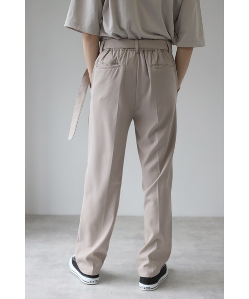 CREARE -LINO-(クレアーレリノ)の「ベルト付き1タック セミワイドスラックスパンツ(スラックス・メンズ・ブラック/グレー/グレイッシュベージュ・M/L)」の16枚目の写真