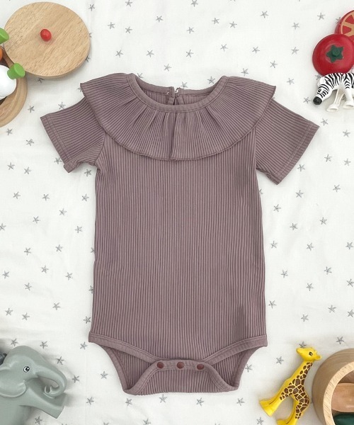 Aenak （アエナック）の「【Aenak/アエナック】半袖フリルリブロンパース（ロンパース・キッズ・パープル系その他/アイボリー/グレー/サーモンピンク/ベージュ・70/90/60/80）」の4枚目の写真