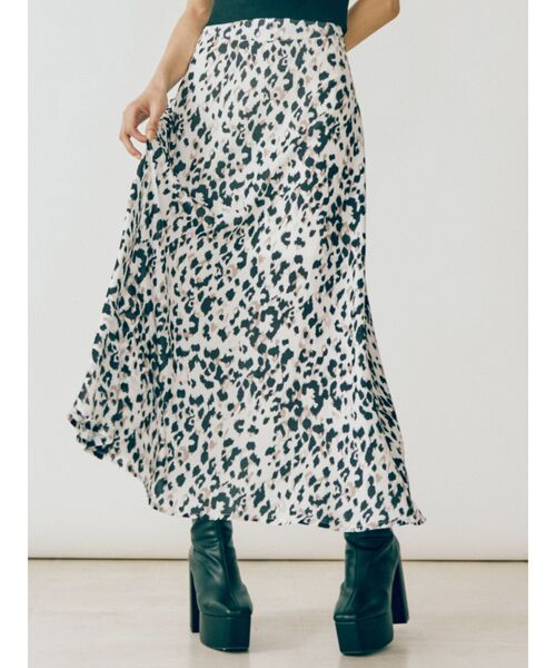 EVRIS（エヴリス）の「バックスリットロングスカート（スカート・レディース・グリーン/その他1/パープル・FREE）」の3枚目の写真