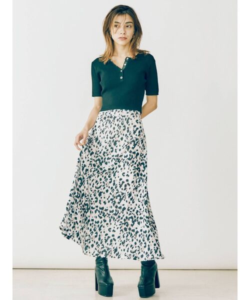 EVRIS（エヴリス）の「バックスリットロングスカート（スカート・レディース・グリーン/その他1/パープル・FREE）」の4枚目の写真