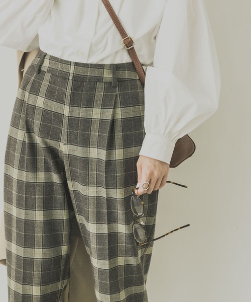 URBAN RESEARCH（アーバンリサーチ）の「チェックストレッチテーパードパンツ（その他パンツ・レディース・カーキ/アイボリー・38/36）」の16枚目の写真