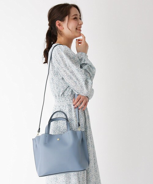 one'sterrace（ワンズテラス）の「Legato Largo 軽量フェイクレザートート（トートバッグ・レディース・サックスブルー/ライトグリーン・99）」の5枚目の写真