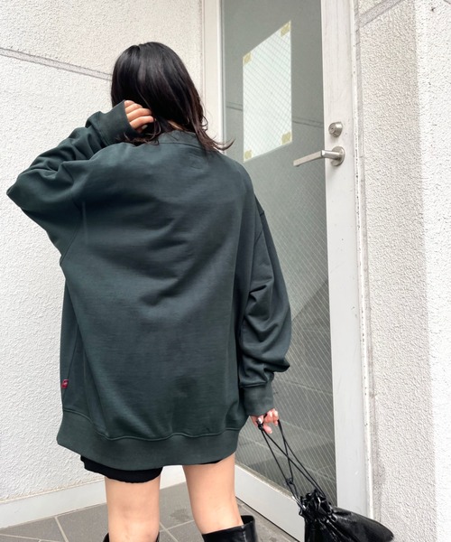 WHO'S WHO gallery(フーズフーギャラリー)の「【KOOKY'N/クーキー】VERSITYスウェットクルー(スウェット・メンズ・アッシュグレー/ブラック/ネイビー/グリーン・FREE)」の22枚目の写真