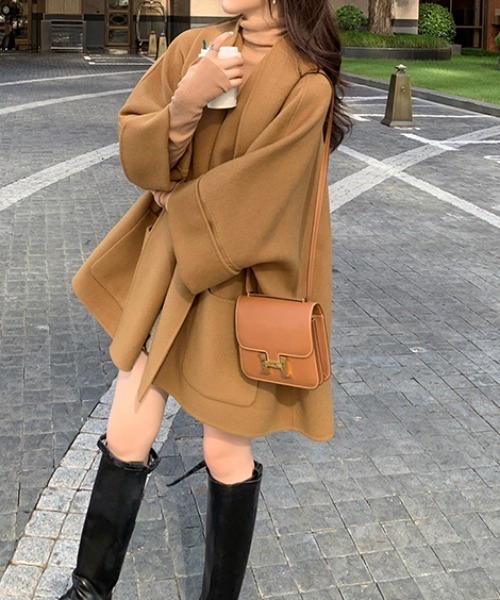 Diosfront（ディオスフロント）の「オーバーサイズチュニックポンチョコート（ポンチョ・レディース・アイボリー/モカ/カーキ/ネイビー/パープル/ブラック/ブラウン・FREE）」の22枚目の写真