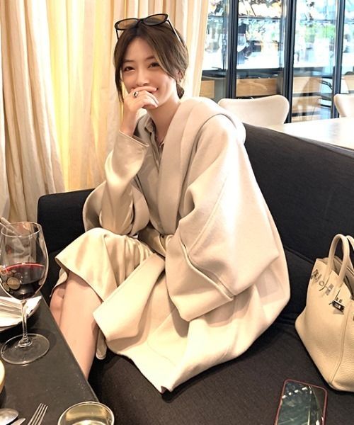 Diosfront（ディオスフロント）の「オーバーサイズチュニックポンチョコート（ポンチョ・レディース・アイボリー/モカ/カーキ/ネイビー/パープル/ブラック/ブラウン・FREE）」の9枚目の写真