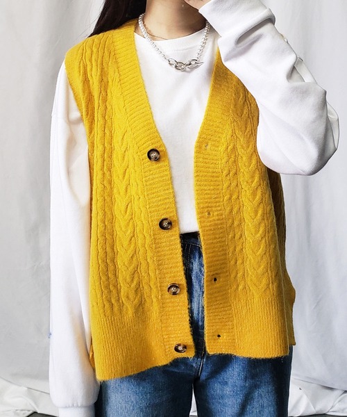 me+em select（ミームセレクト）の「【 7色展開 】レトロ風フロントボタンカラーニットベスト（ベスト・レディース・ホワイト/ブラック/ベージュ/カーキ/イエロー/オレンジ/ブルー/ブルーグレー・FREE）」の8枚目の写真