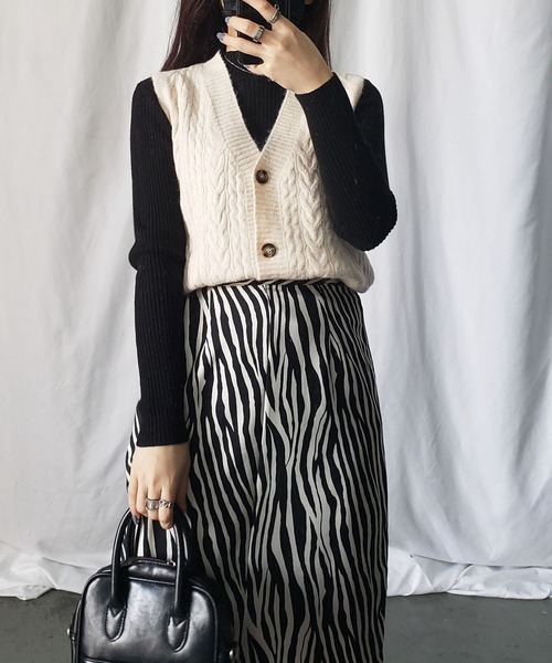 me+em select（ミームセレクト）の「【 7色展開 】レトロ風フロントボタンカラーニットベスト（ベスト・レディース・ホワイト/ブラック/ベージュ/カーキ/イエロー/オレンジ/ブルー/ブルーグレー・FREE）」の20枚目の写真