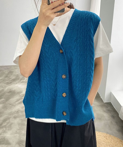 me+em select（ミームセレクト）の「【 7色展開 】レトロ風フロントボタンカラーニットベスト（ベスト・レディース・ホワイト/ブラック/ベージュ/カーキ/イエロー/オレンジ/ブルー/ブルーグレー・FREE）」の18枚目の写真