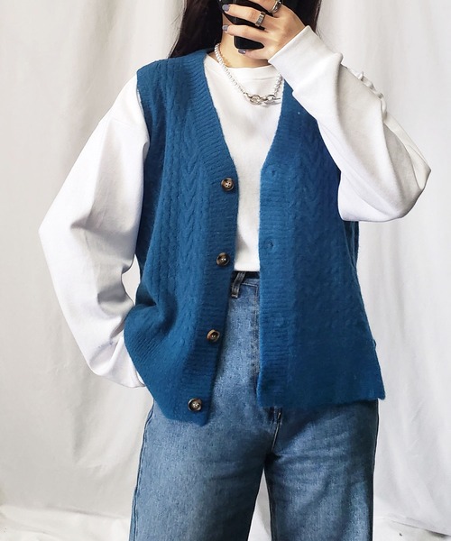 me+em select（ミームセレクト）の「【 7色展開 】レトロ風フロントボタンカラーニットベスト（ベスト・レディース・ホワイト/ブラック/ベージュ/カーキ/イエロー/オレンジ/ブルー/ブルーグレー・FREE）」の10枚目の写真