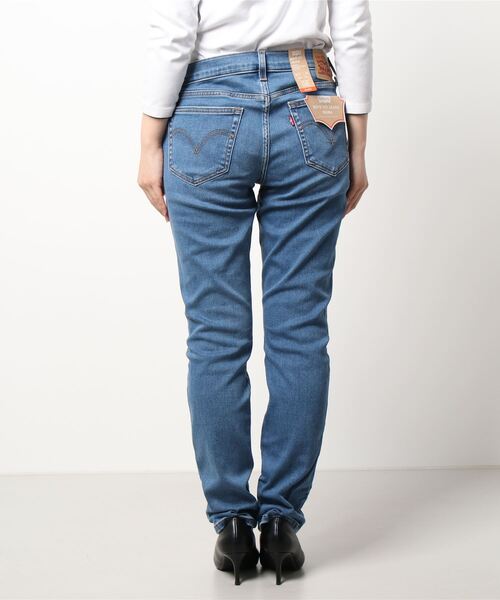 Levi's（リーバイス）の「【Levi's】「WARM」 ボーイズフィットデニムパンツ（デニムパンツ・レディース・ライトインディゴブルー・26inch/25inch/24inch/27inch）」の3枚目の写真