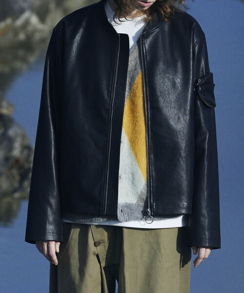 GLOSTER（グロスター）の「【GLOSTER/グロスター】フェイクレザー フライトジャケット（ライダースジャケット・メンズ・ブラック/ネイビー・MEDIUM/LARGE）」の2枚目の写真