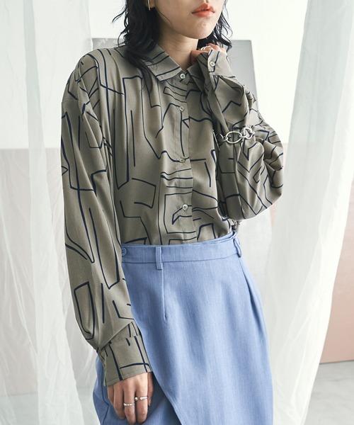 VACANCY(ヴァカンシー)の「アート柄オーバーシャツ(Tシャツ/カットソー・レディース・ブラック/ホワイト/グレイッシュベージュ・FREE)」の3枚目の写真