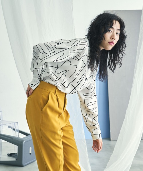 VACANCY(ヴァカンシー)の「アート柄オーバーシャツ(Tシャツ/カットソー・レディース・ブラック/ホワイト/グレイッシュベージュ・FREE)」の9枚目の写真