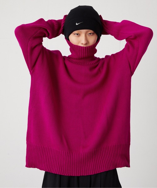 FEKETE(フェケテ)の「FEKETE MADE fkt LOGO TURTLE NECK KNIT(ニット/セーター・メンズ・ブラック/ピンク・MEDIUM/LARGE)」の2枚目の写真