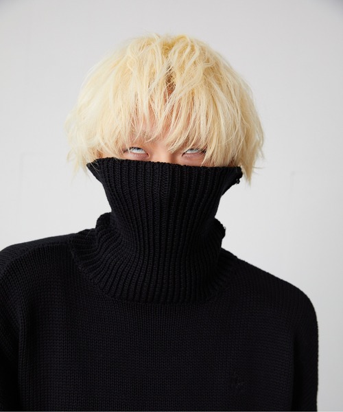 FEKETE(フェケテ)の「FEKETE MADE fkt LOGO TURTLE NECK KNIT(ニット/セーター・メンズ・ブラック/ピンク・MEDIUM/LARGE)」の4枚目の写真