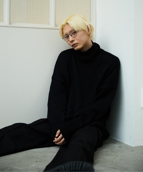 FEKETE(フェケテ)の「FEKETE MADE fkt LOGO TURTLE NECK KNIT(ニット/セーター・メンズ・ブラック/ピンク・MEDIUM/LARGE)」の9枚目の写真