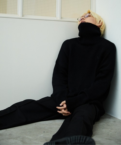 FEKETE(フェケテ)の「FEKETE MADE fkt LOGO TURTLE NECK KNIT(ニット/セーター・メンズ・ブラック/ピンク・MEDIUM/LARGE)」の12枚目の写真