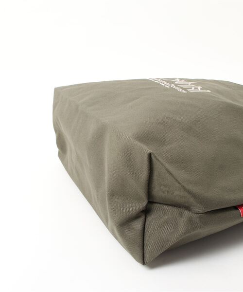 Manhattan Portage(マンハッタンポーテージ)の「Canvas Clearview Shoulder Bag Canvas 2021(ショルダーバッグ・メンズ・オリーブ/ベージュ/ダークネイビー・MEDIUM)」の10枚目の写真