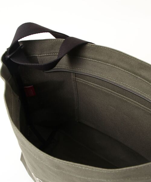 Manhattan Portage(マンハッタンポーテージ)の「Canvas Clearview Shoulder Bag Canvas 2021(ショルダーバッグ・メンズ・オリーブ/ベージュ/ダークネイビー・MEDIUM)」の15枚目の写真