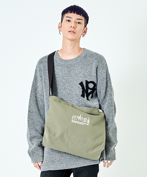 Manhattan Portage(マンハッタンポーテージ)の「Canvas Clearview Shoulder Bag Canvas 2021(ショルダーバッグ・メンズ・オリーブ/ベージュ/ダークネイビー・MEDIUM)」の3枚目の写真