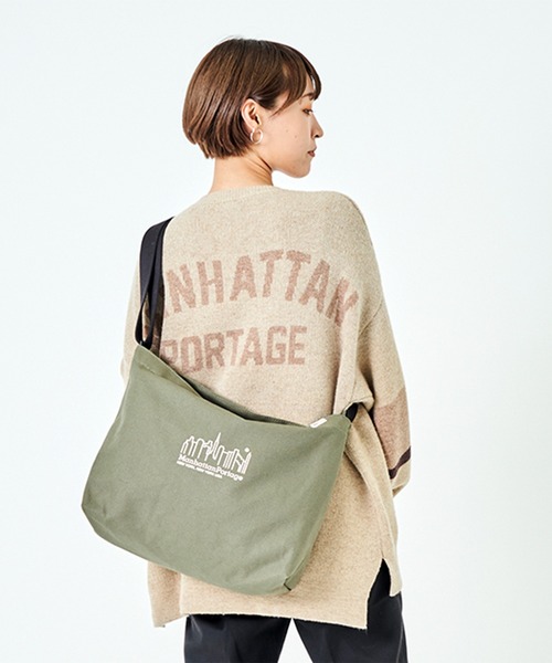 Manhattan Portage(マンハッタンポーテージ)の「Canvas Clearview Shoulder Bag Canvas 2021(ショルダーバッグ・メンズ・オリーブ/ベージュ/ダークネイビー・MEDIUM)」の5枚目の写真