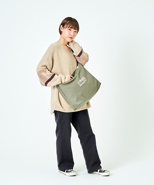 Manhattan Portage(マンハッタンポーテージ)の「Canvas Clearview Shoulder Bag Canvas 2021(ショルダーバッグ・メンズ・オリーブ/ベージュ/ダークネイビー・MEDIUM)」の12枚目の写真