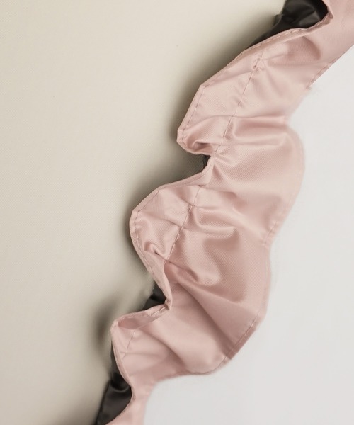 macocca（マコッカ）の「完全遮光 UVカット100% 日傘 晴雨兼用 makez.マケズ 竹手元ショート傘 フリル（長傘・レディース・ピンク/グレイッシュベージュ/ブラック/オフホワイト/ブルー/モカ/アイボリー・FREE）」の9枚目の写真