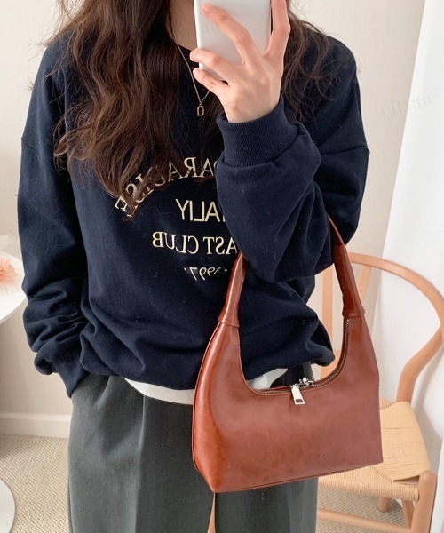 Dalfwin(ダールフィン)の「韓国ファッションSAINTプリント長袖スウェットトレーナー(スウェット・レディース・オートミール/ネイビー/ベージュ系その他2/ブルー系その他2・FREE)」の11枚目の写真