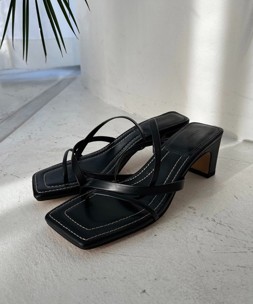 CAPRICIEUX LE'MAGE（カプリシューレマージュ）の「ヌーディーストラップサンダル（サンダル・レディース・ブラック/シルバー・24.5/23.5）」の2枚目の写真