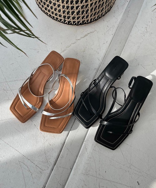 CAPRICIEUX LE'MAGE（カプリシューレマージュ）の「ヌーディーストラップサンダル（サンダル・レディース・ブラック/シルバー・24.5/23.5）」の3枚目の写真