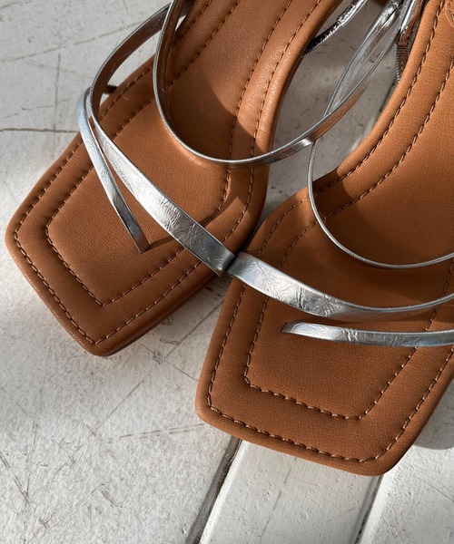 CAPRICIEUX LE'MAGE（カプリシューレマージュ）の「ヌーディーストラップサンダル（サンダル・レディース・ブラック/シルバー・24.5/23.5）」の6枚目の写真