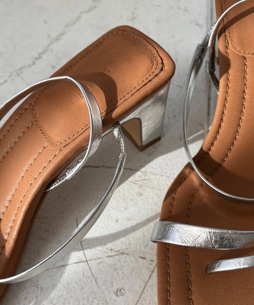 CAPRICIEUX LE'MAGE（カプリシューレマージュ）の「ヌーディーストラップサンダル（サンダル・レディース・ブラック/シルバー・24.5/23.5）」の9枚目の写真