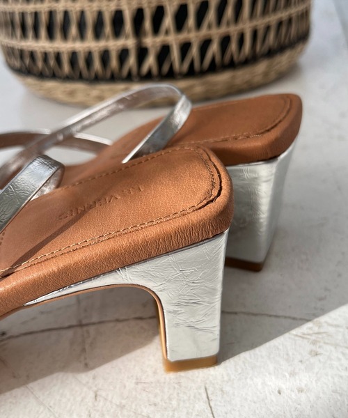 CAPRICIEUX LE'MAGE（カプリシューレマージュ）の「ヌーディーストラップサンダル（サンダル・レディース・ブラック/シルバー・24.5/23.5）」の4枚目の写真