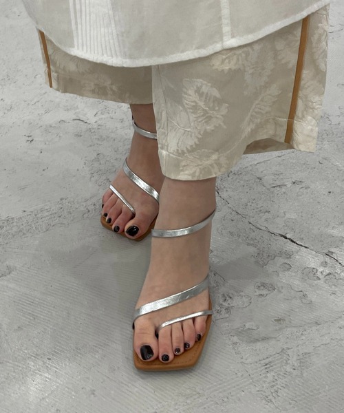 CAPRICIEUX LE'MAGE（カプリシューレマージュ）の「ヌーディーストラップサンダル（サンダル・レディース・ブラック/シルバー・24.5/23.5）」の7枚目の写真