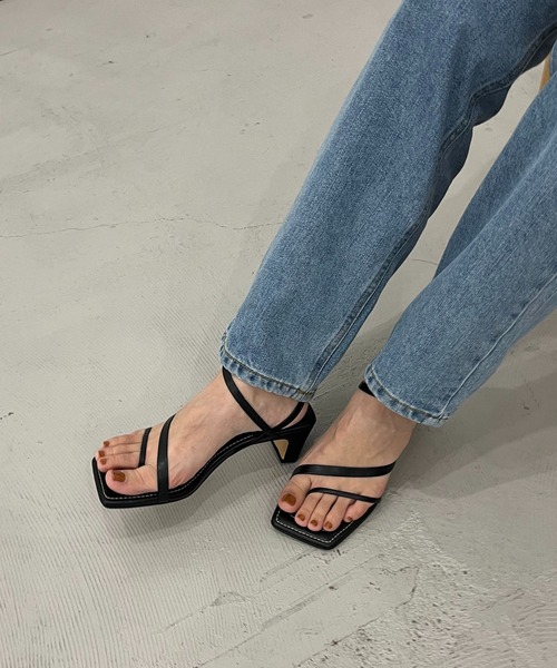 CAPRICIEUX LE'MAGE（カプリシューレマージュ）の「ヌーディーストラップサンダル（サンダル・レディース・ブラック/シルバー・24.5/23.5）」の5枚目の写真